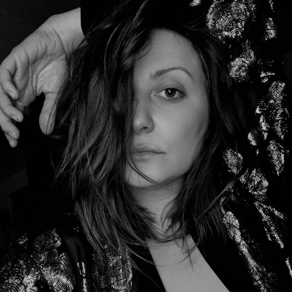 Like this to BOOKMARK my closet - Picture 3 of 5